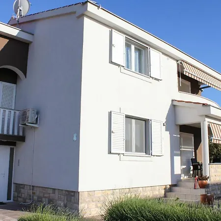 Elvira Apartmán *