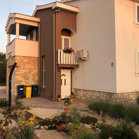 Elvira Apartmán *