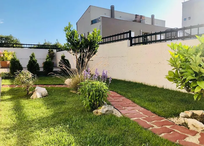 Elvira 아파트 자톤